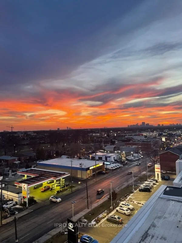 2300 St. Clair West Avenue W 915, Toronto W02, ON M6N 1K9