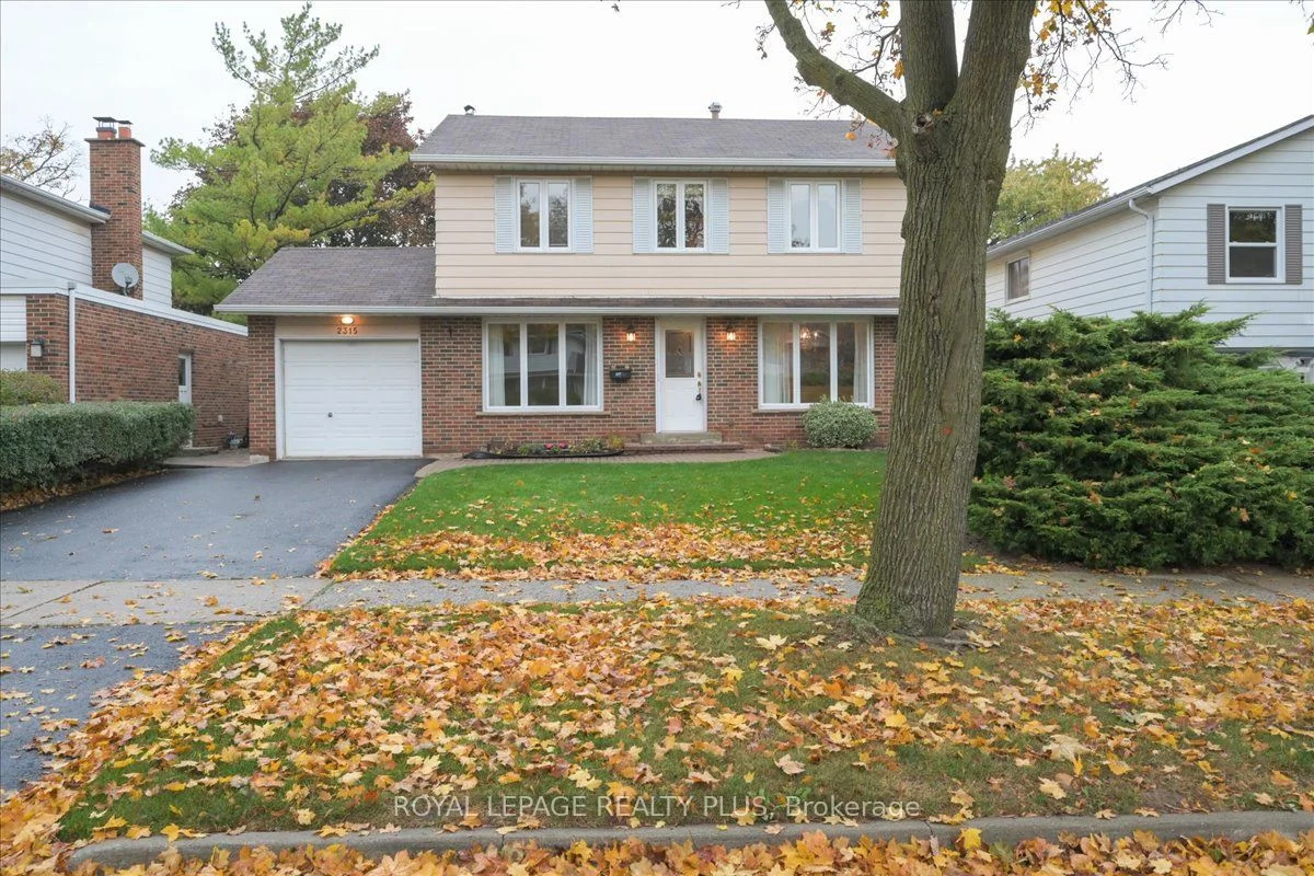 2315 Woking Crescent, Mississauga, ON L5K 1Z5