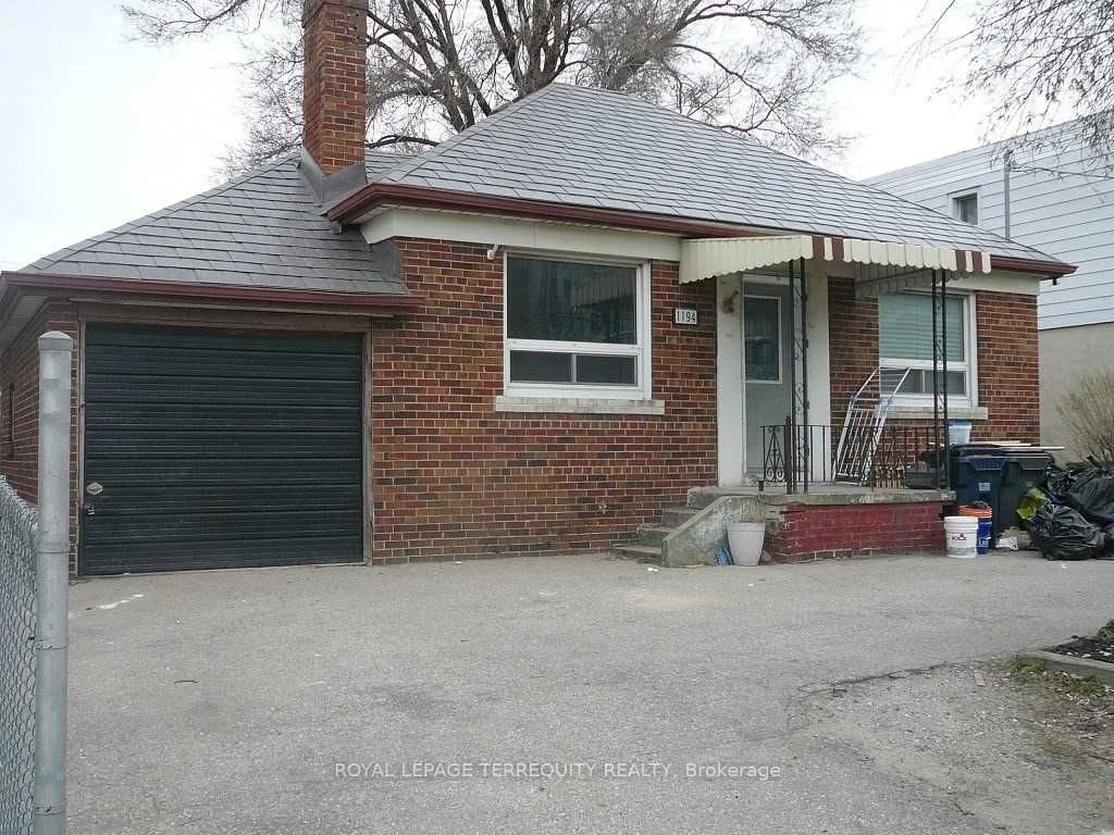 1194 The Queens Way, Toronto W08, ON M8Z 1R6