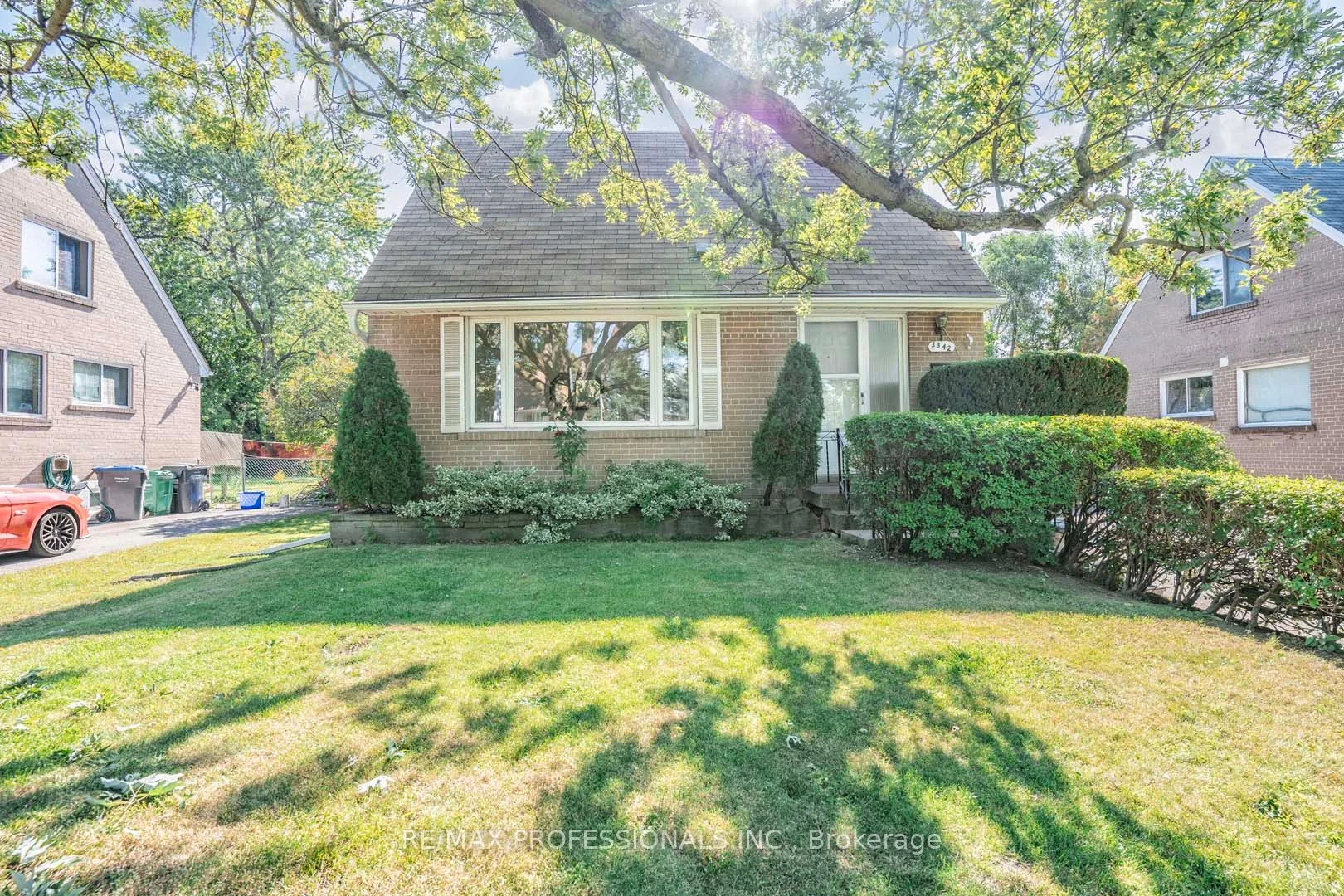 3342 Capricorn Crescent, Mississauga, ON L4T 1S4