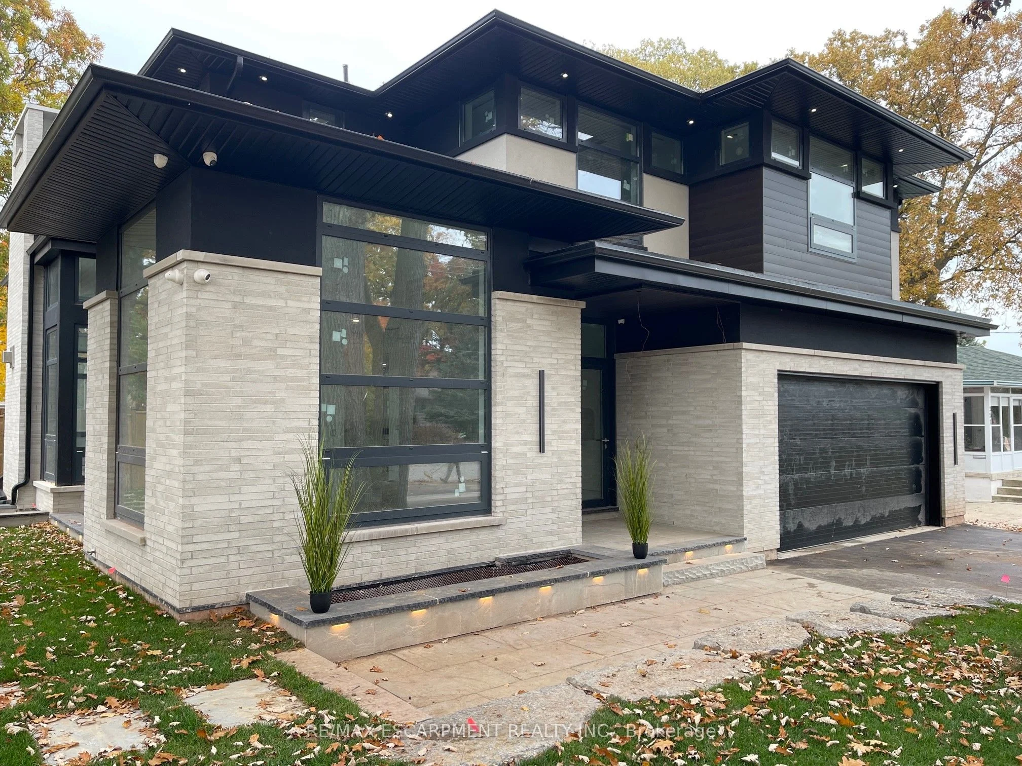 530 Pineland Avenue, Oakville, ON L6K 2A1