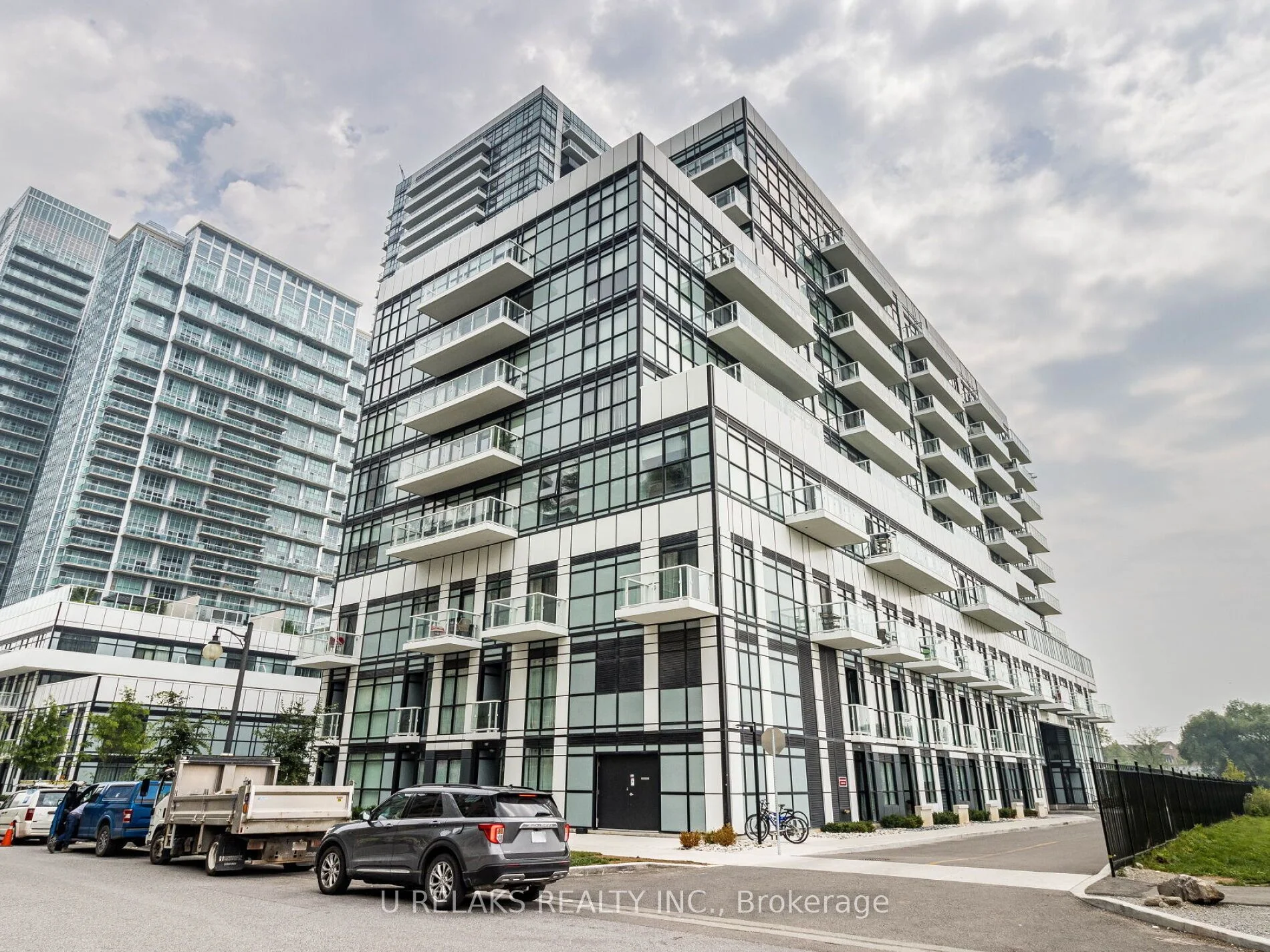 251 Manitoba Street 322, Toronto W06, ON M8Y 0C7