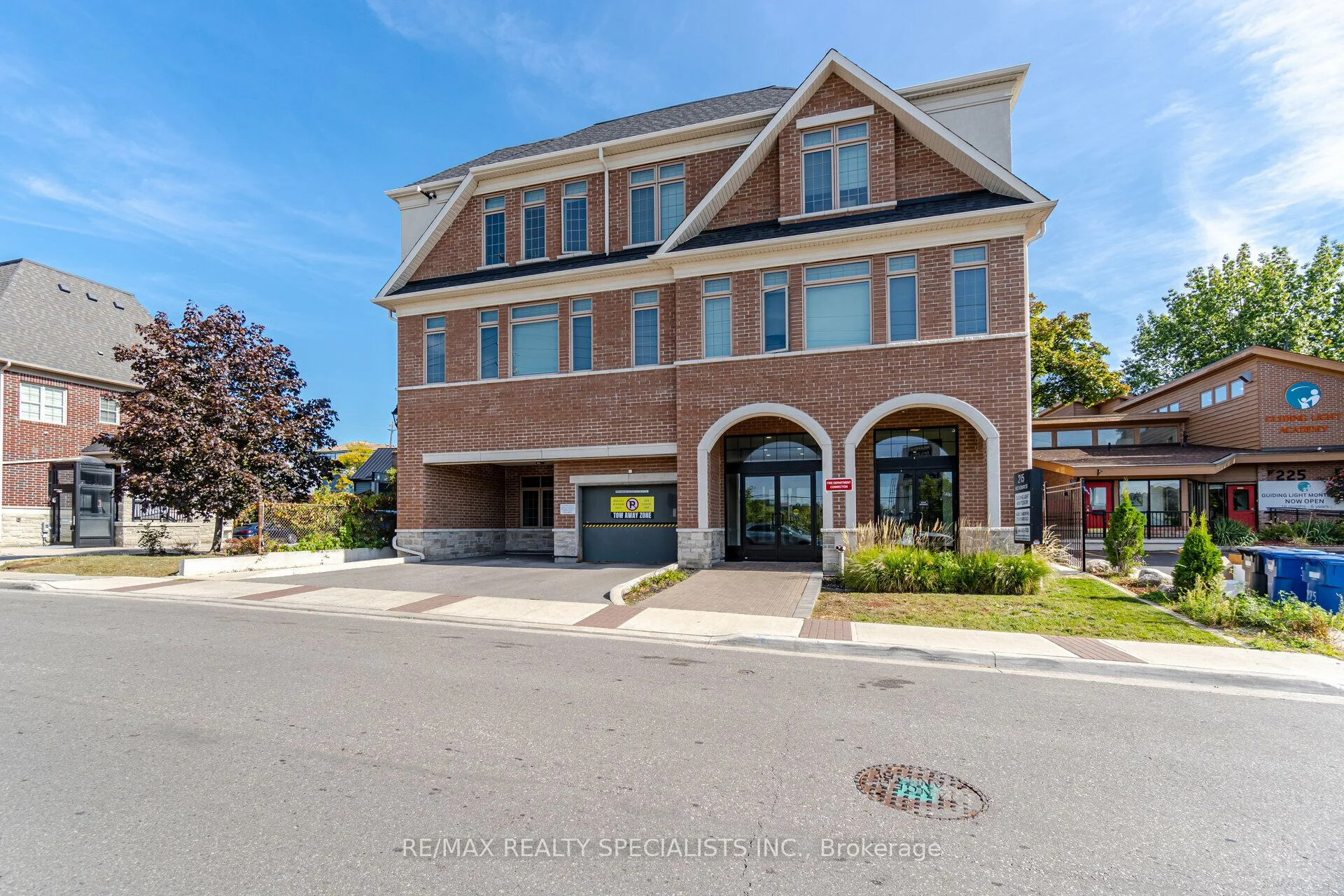 215 BROADWAY Street 208, Mississauga, ON L5M 1J1