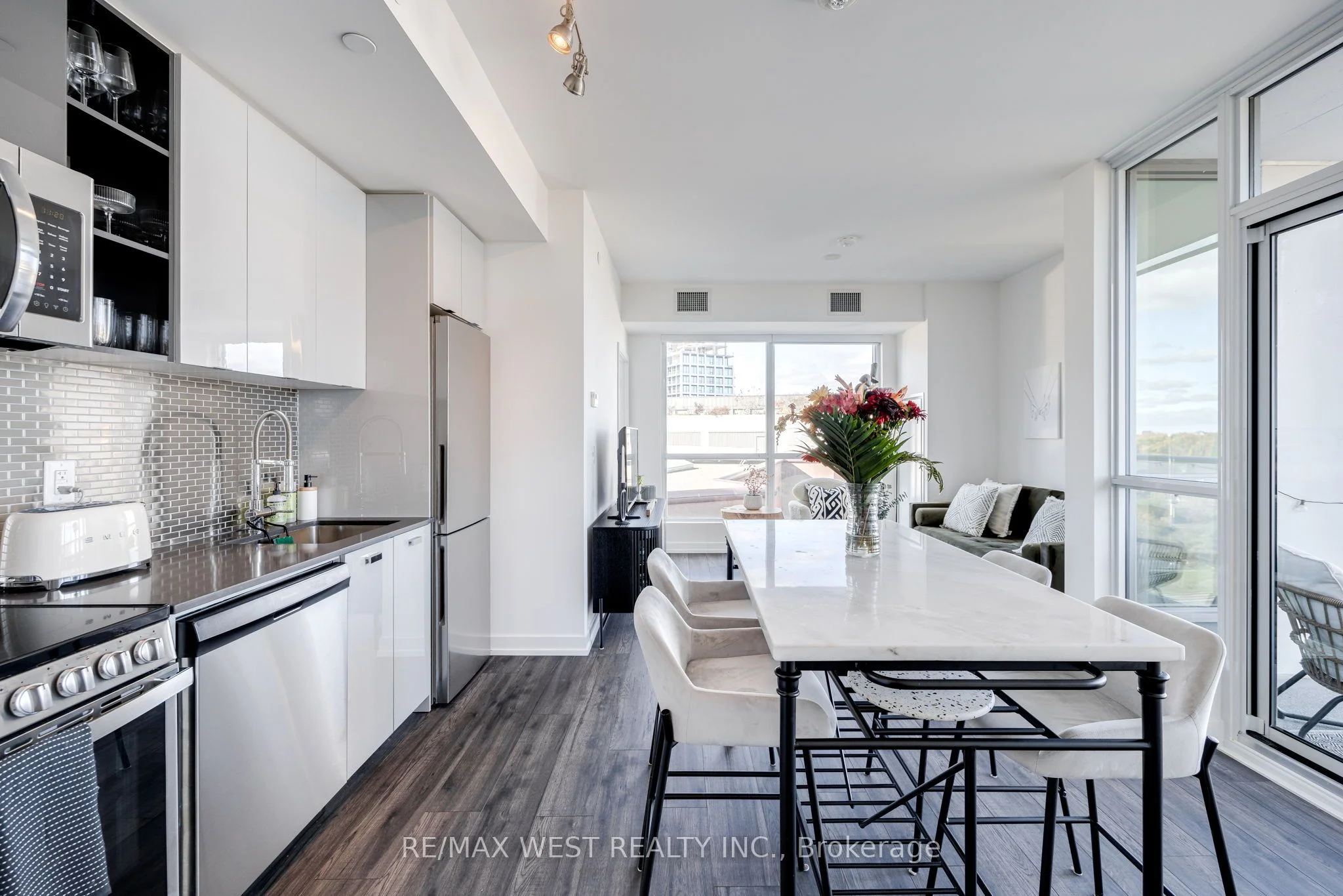 10 De Boers Drive 604, Toronto W05, ON M3N 0L6