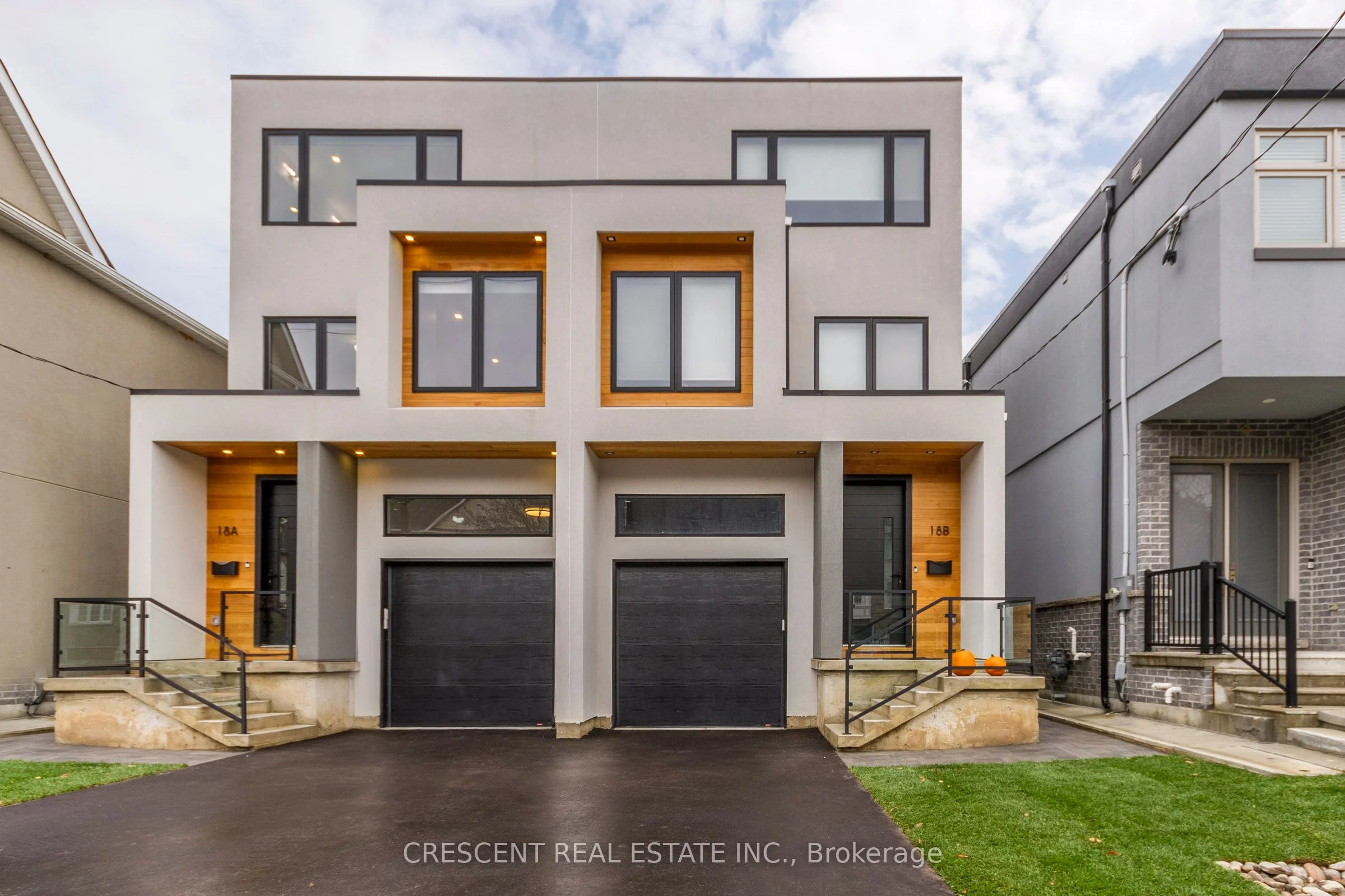 18B Thirtieth Street, Toronto W06, ON M8W 3B6