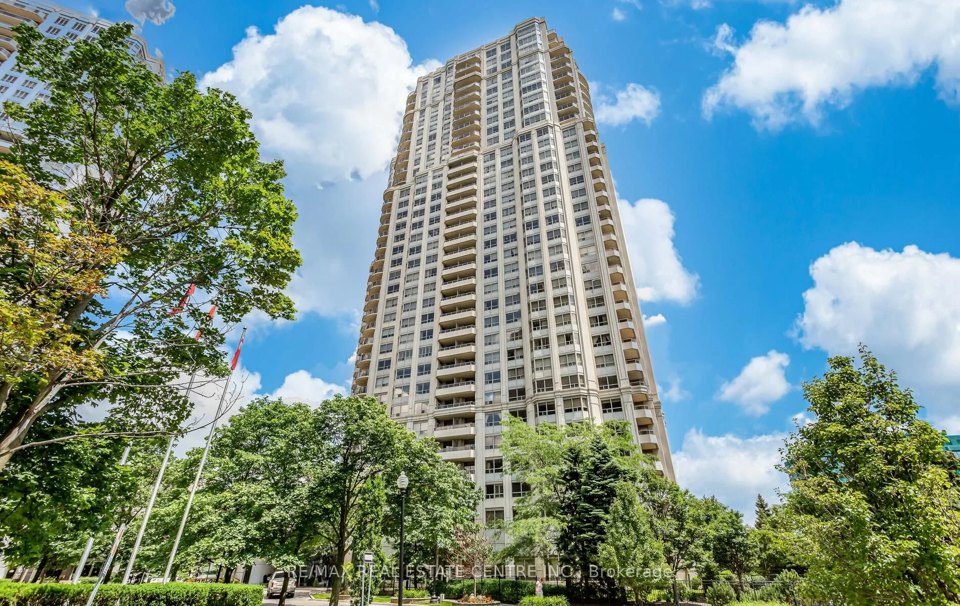 25 Kingsbridge Garden Circle 2121, Mississauga, ON L5R 4B1