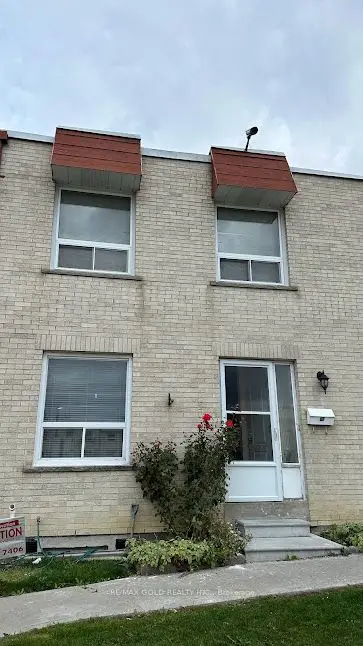 7440 Goreway Drive 32, Mississauga, ON L4T 2V2