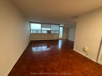 360 Ridelle Avenue 1706, Toronto W04, ON M6B 1K1
