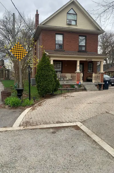 20 Victoria Avenue, Toronto W04, ON M9N 1E4