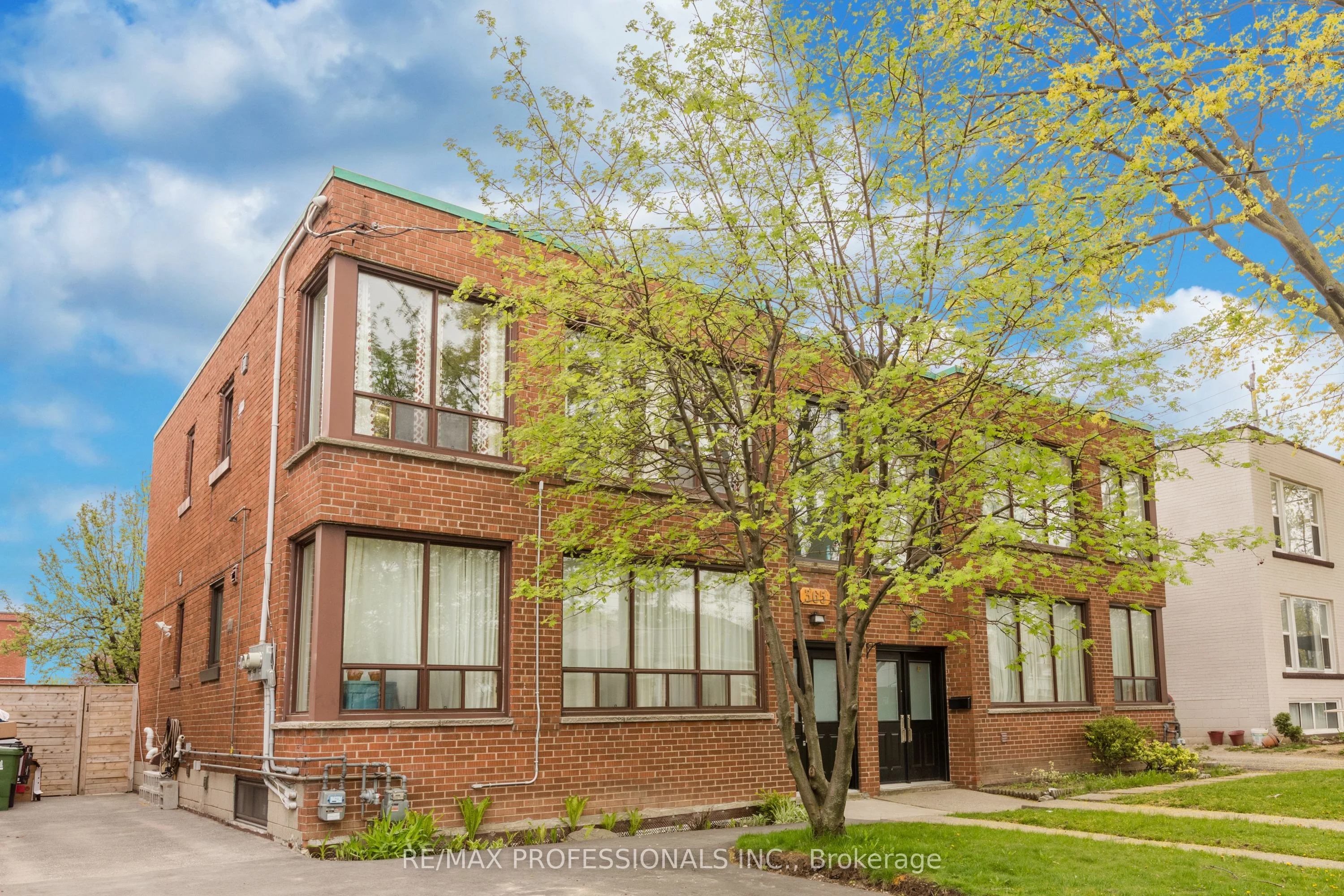 365 Dalesford Road Lower, Toronto W07, ON M8Y 1H1