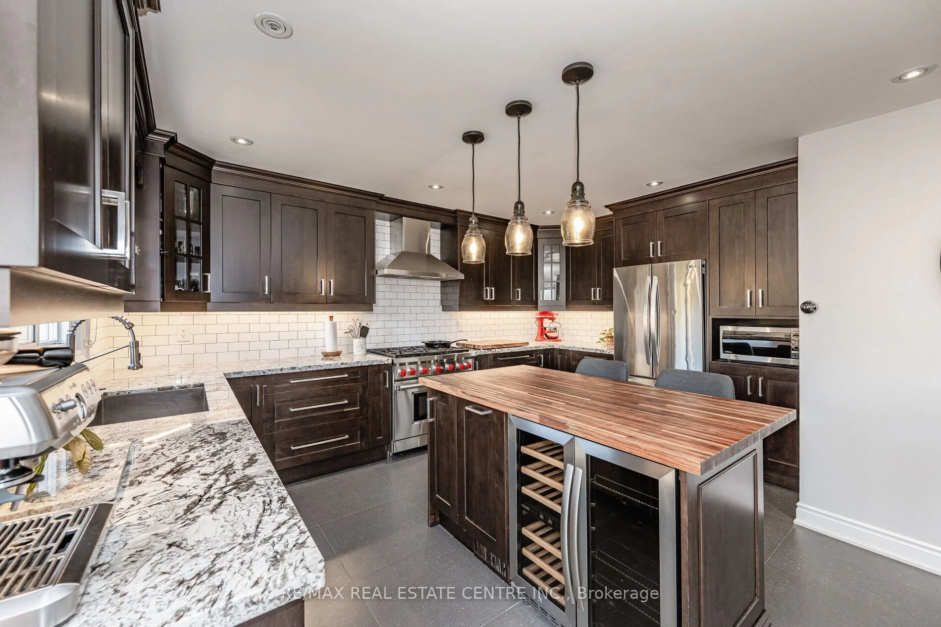 4581 GLADEBROOK Crescent, Mississauga, ON L5V 1E6