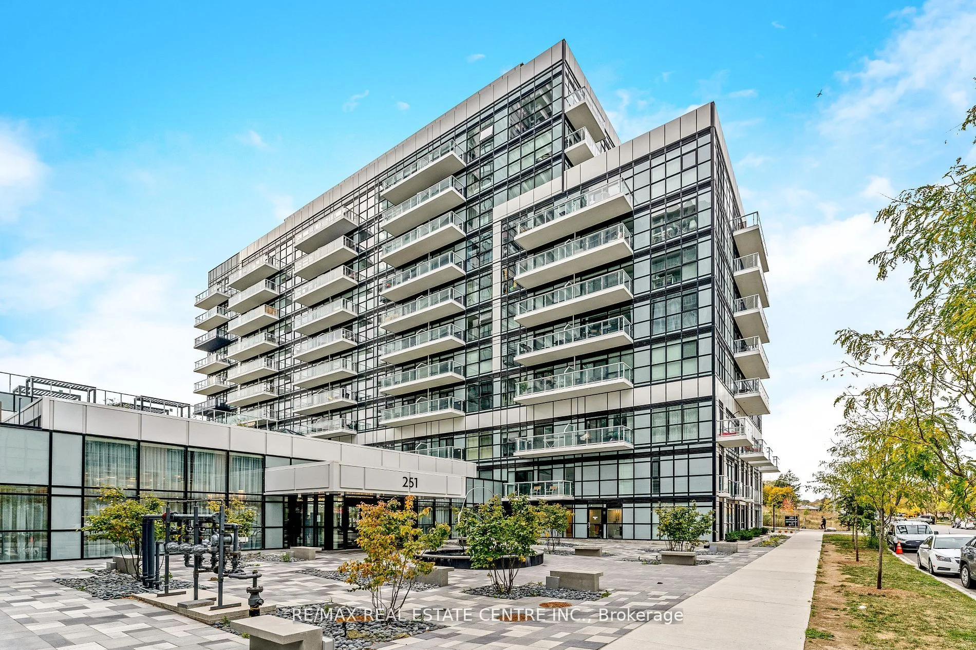 251 Manitoba Street 207, Toronto W06, On M8y 0c7