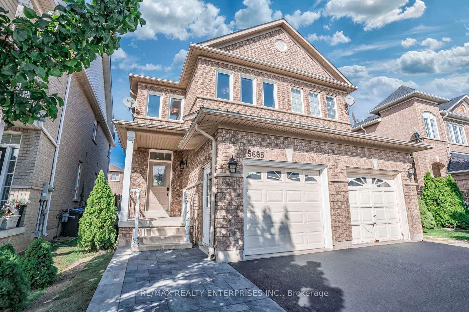 5685 Longboat Avenue, Mississauga, ON L5M 7E6