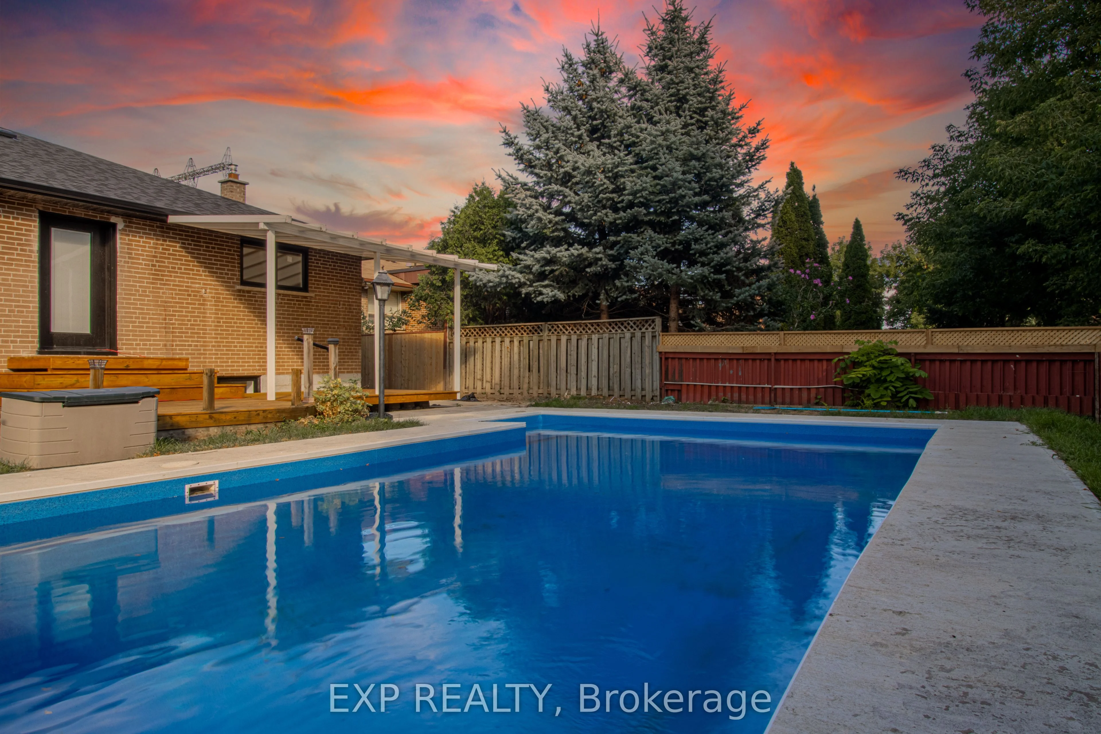 1424 Strathy Avenue, Mississauga, On L5e 2l2