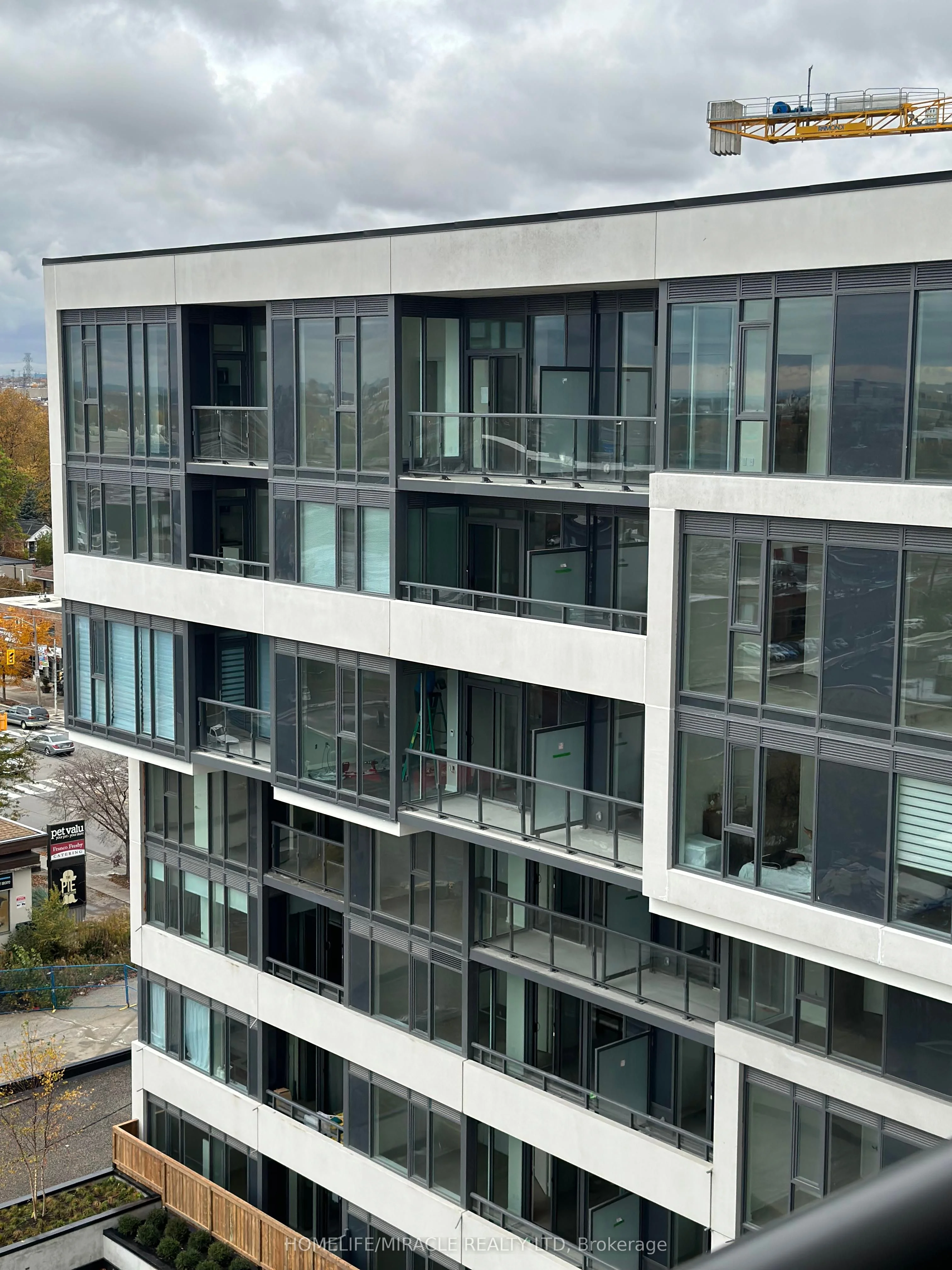 #805 859 The Queensway, Toronto W07, ON, M8Z 1N8