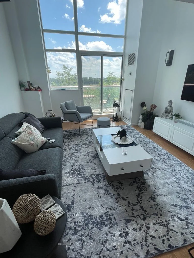 200 Manitoba Street 308, Toronto W06, ON M8Y 3Y9