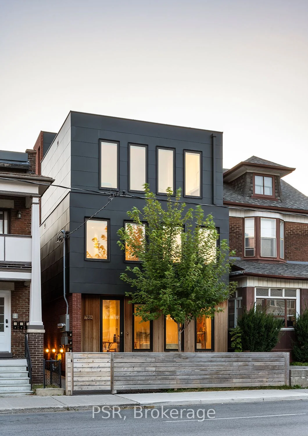 786 Ossington Avenue B, Toronto W02, ON M6G 3V1
