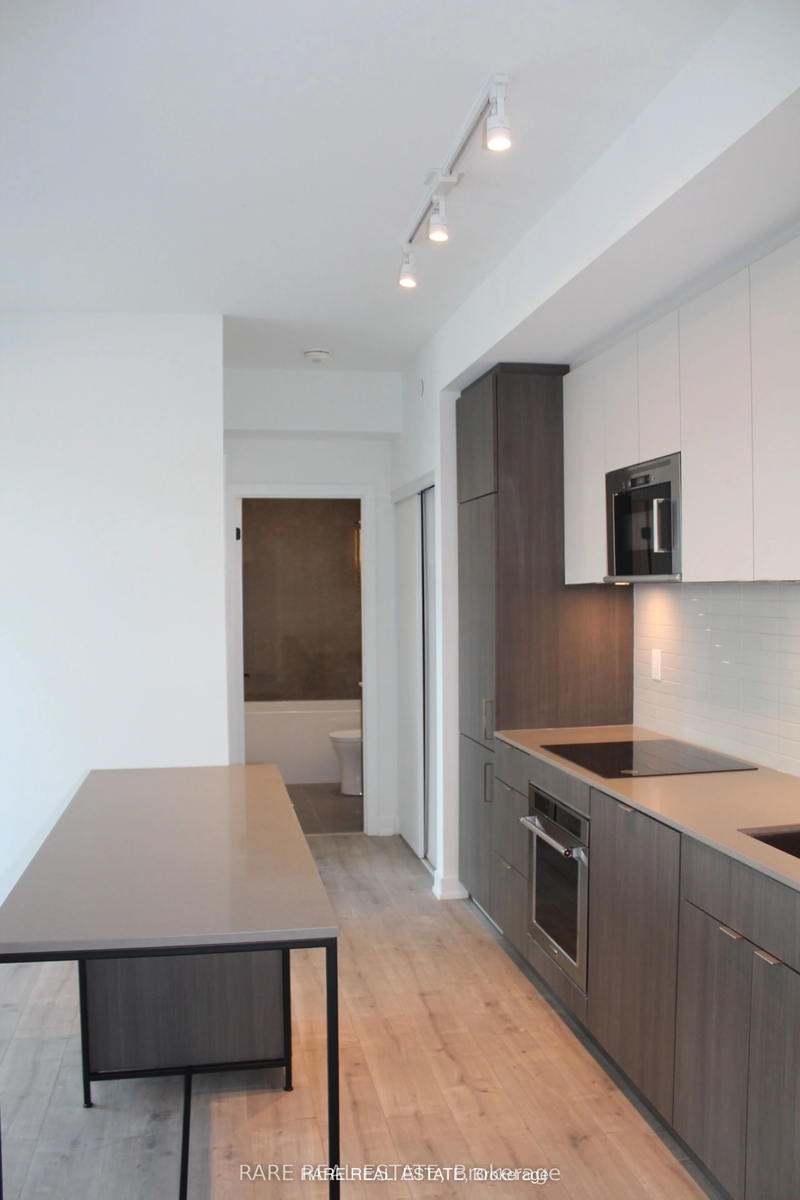 215 LAKESHORE Road W 219, Mississauga, ON L5H 0A7