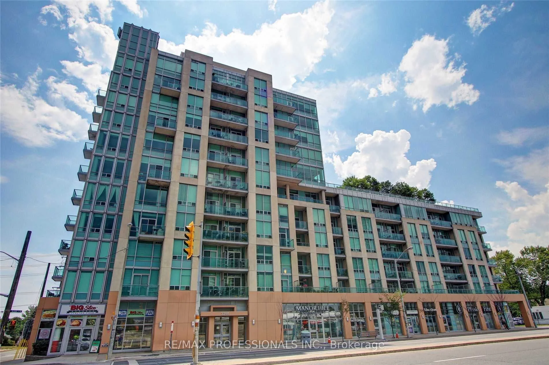 3391 Bloor Street W 1010, Toronto W08, ON M8X 1G3