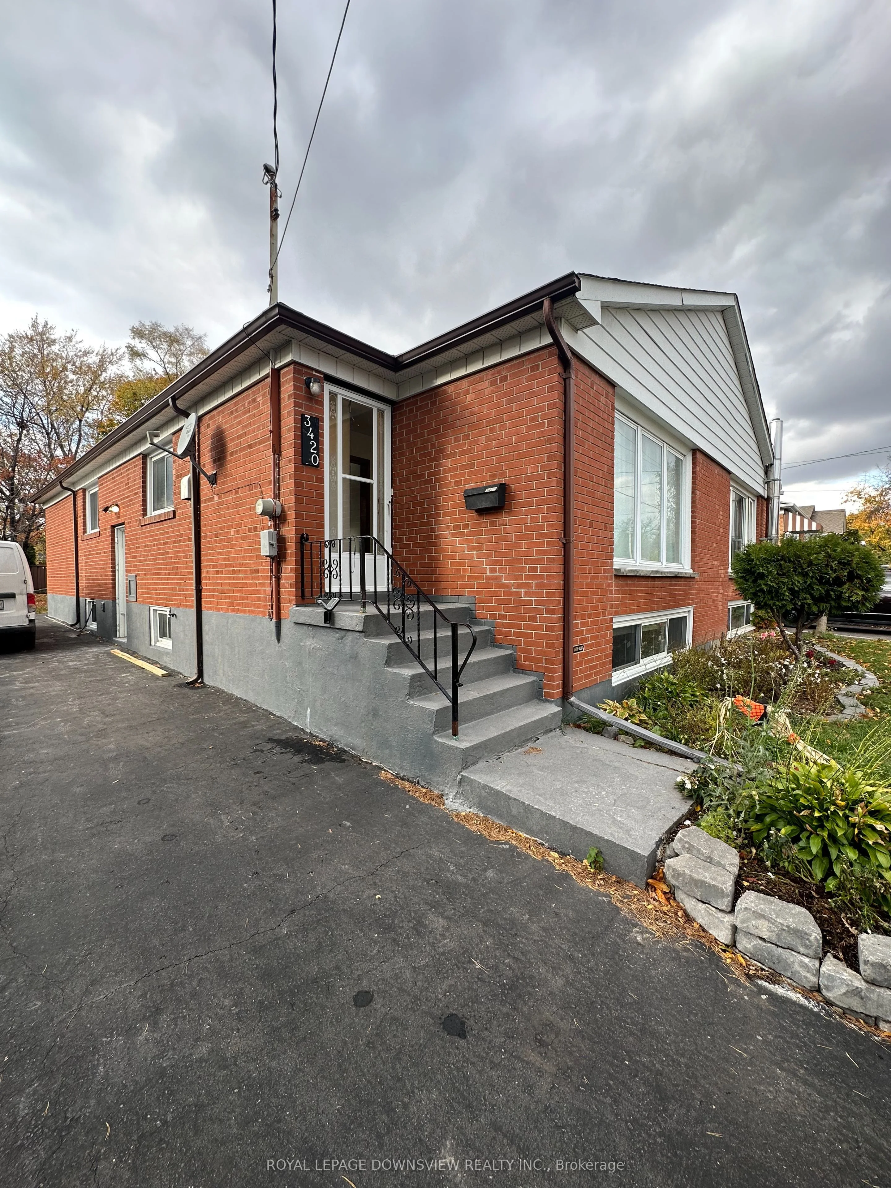 3420 Queenston Drive, Mississauga, ON L5C 2G6