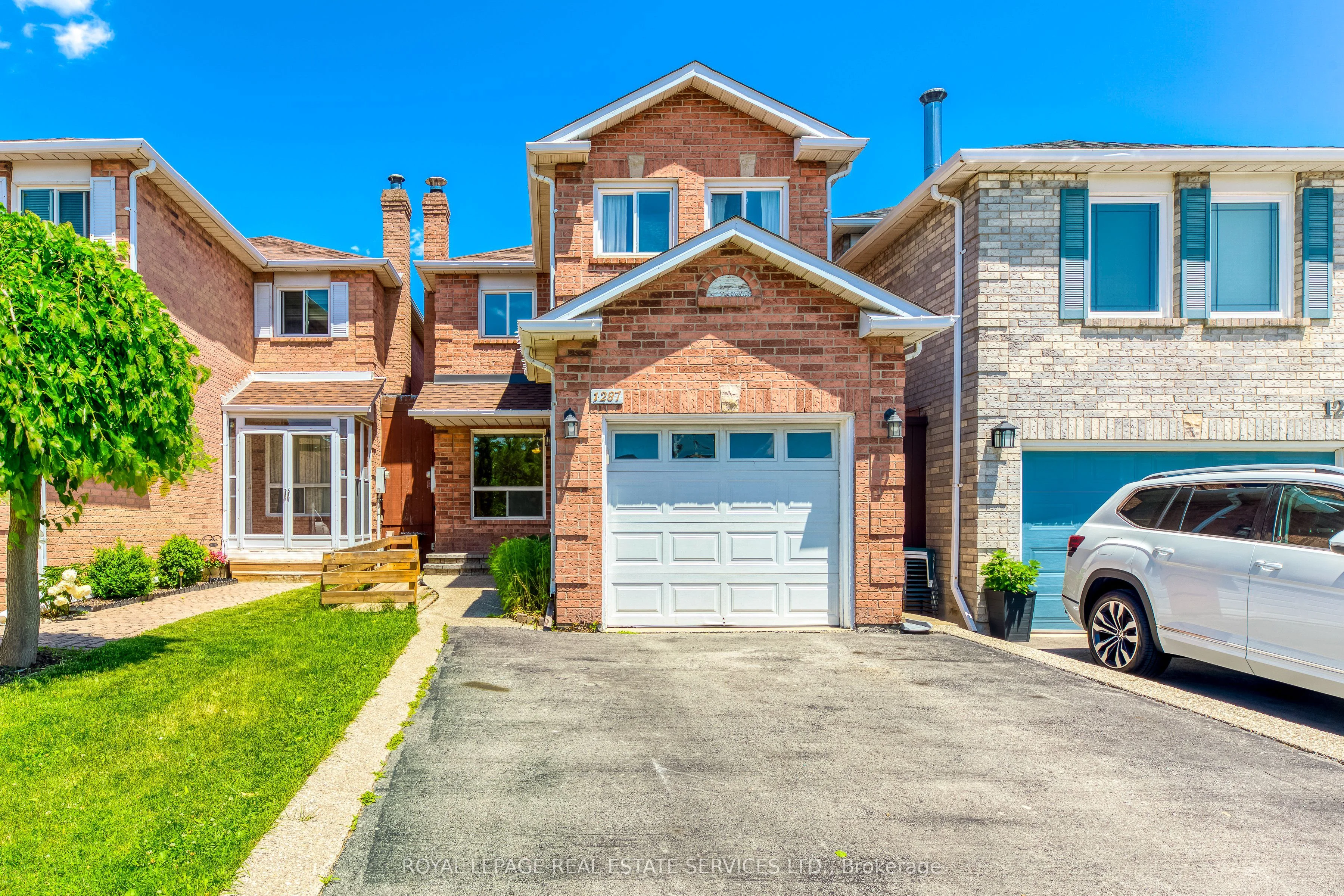 1287 Valerie Crescent, Oakville, ON L6J 7E7