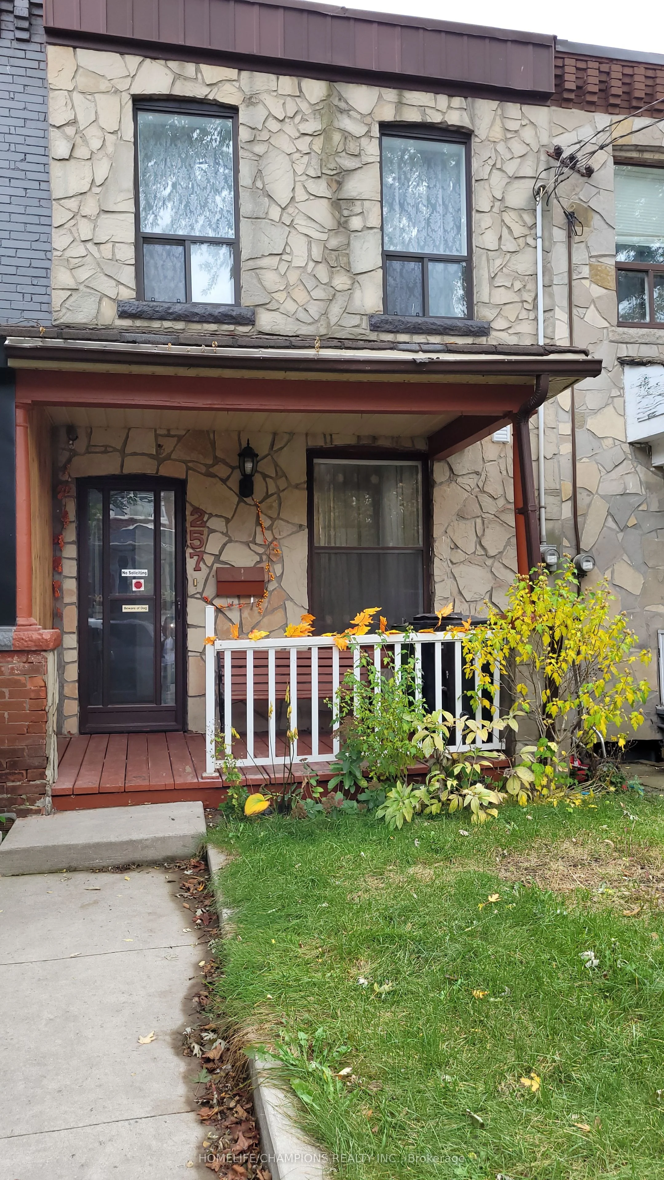 257 Maria Street, Toronto W02, ON M6P 1W6
