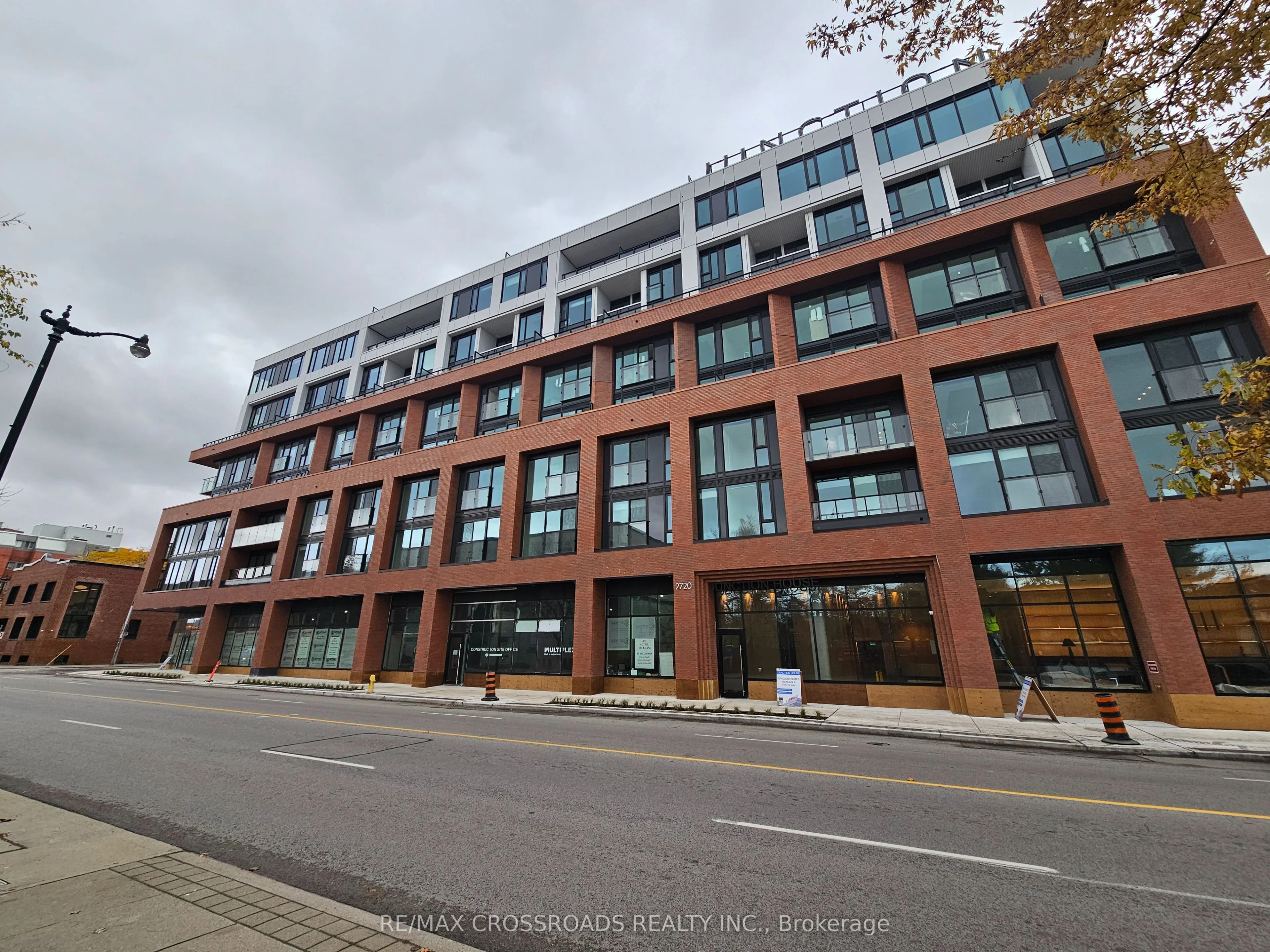 2720 Dundas Street W 207, Toronto W02, ON M6P 0C3