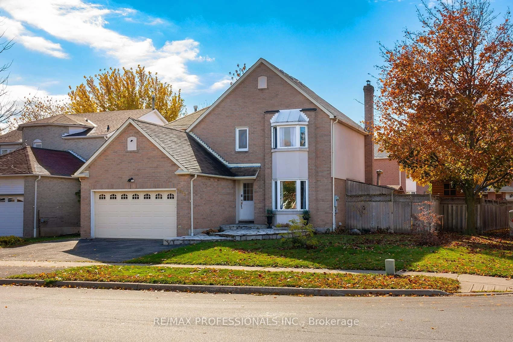 7072 Danton Promenade, Mississauga, ON L5N 5E4