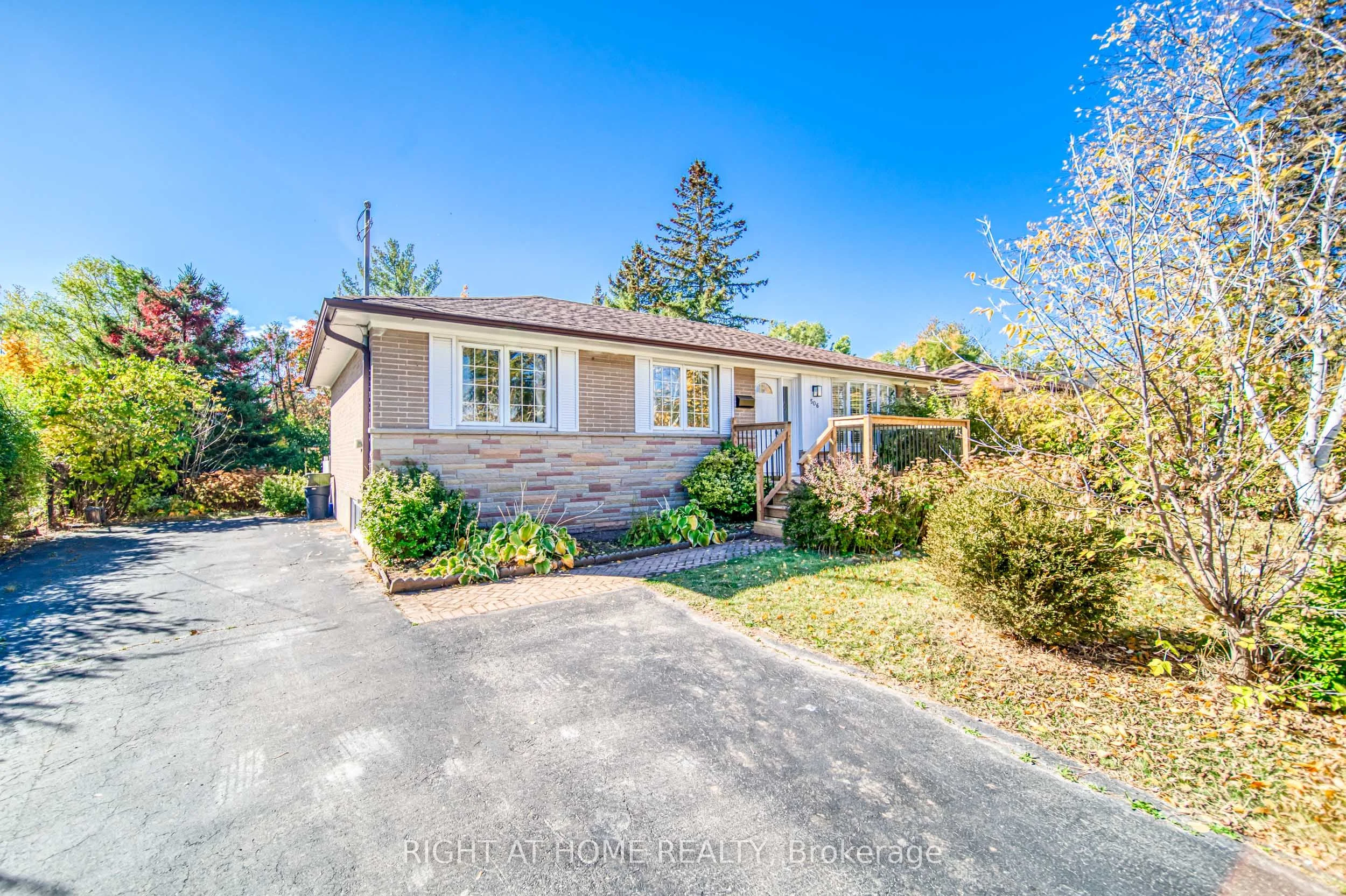 506 Trudale Court, Oakville, ON L6L 4H1