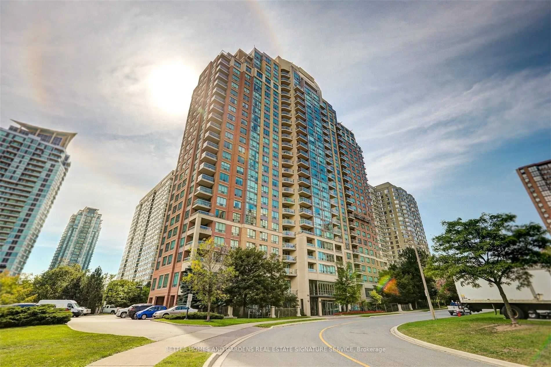 156 Enfield Place 1716, Mississauga, ON L5B 4L8