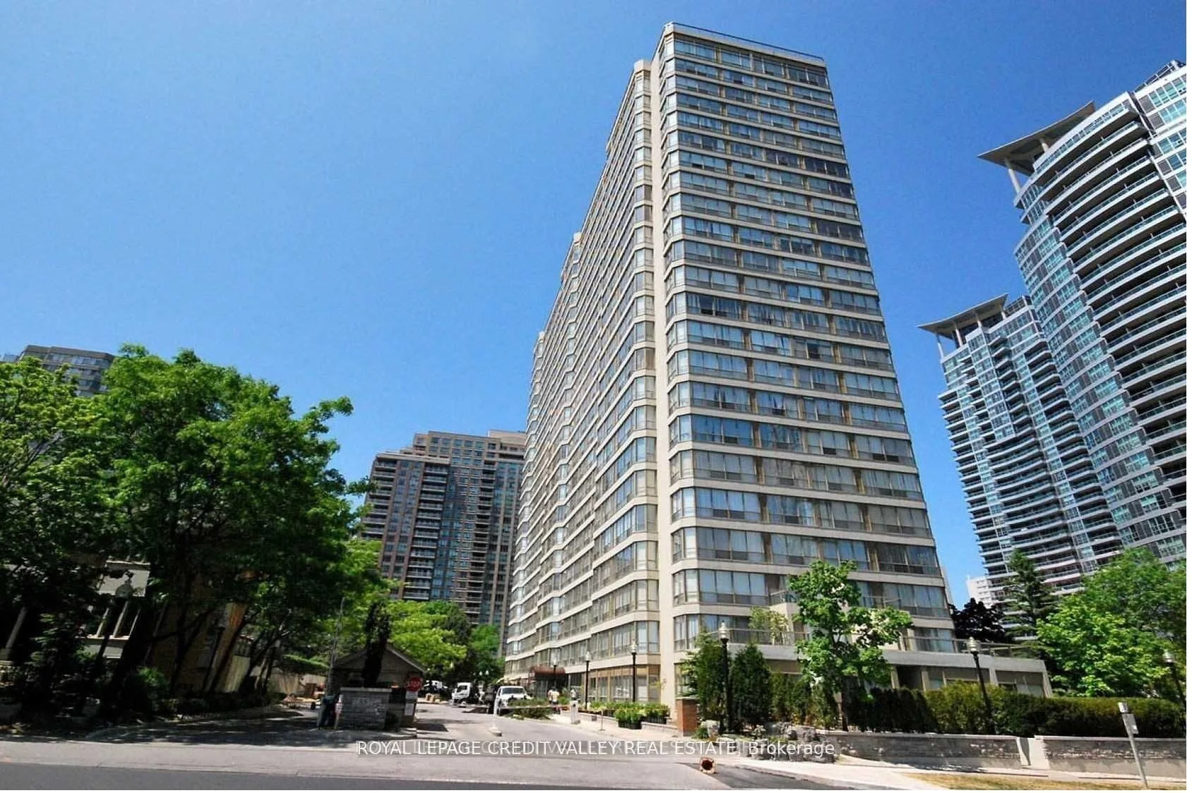 55 Elm Drive 913, Mississauga, On L5b 3z3