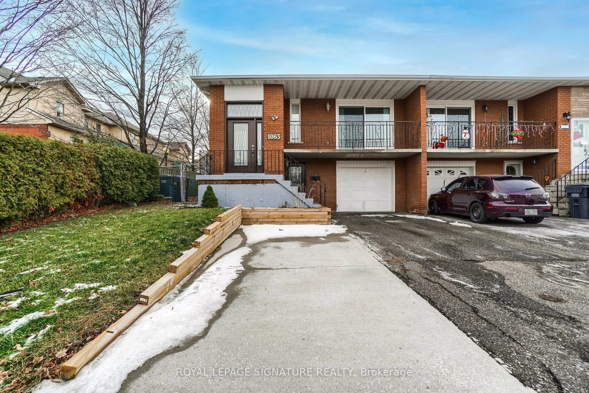 1063 Blairholm Avenue, Mississauga, ON L5C 3C9