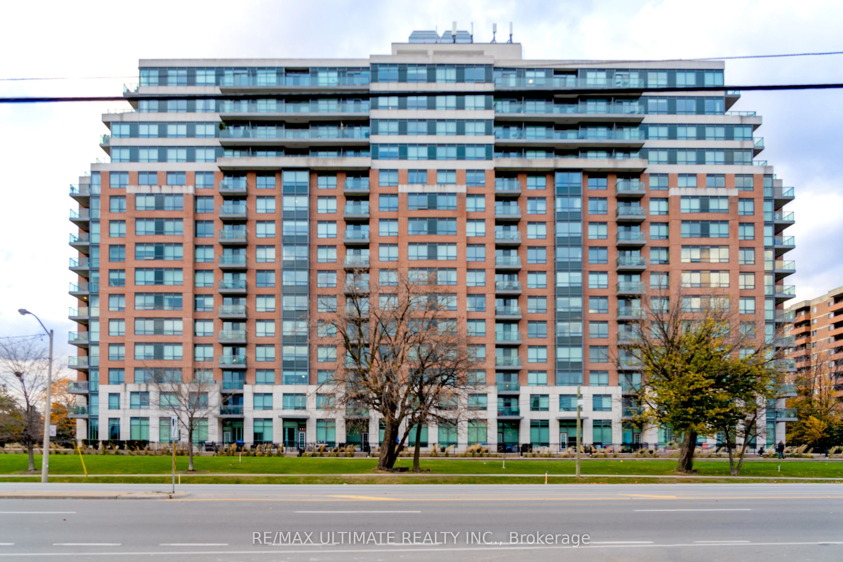 1403 ROYAL YORK Road S 1002, Toronto W09, ON M9P 0A1