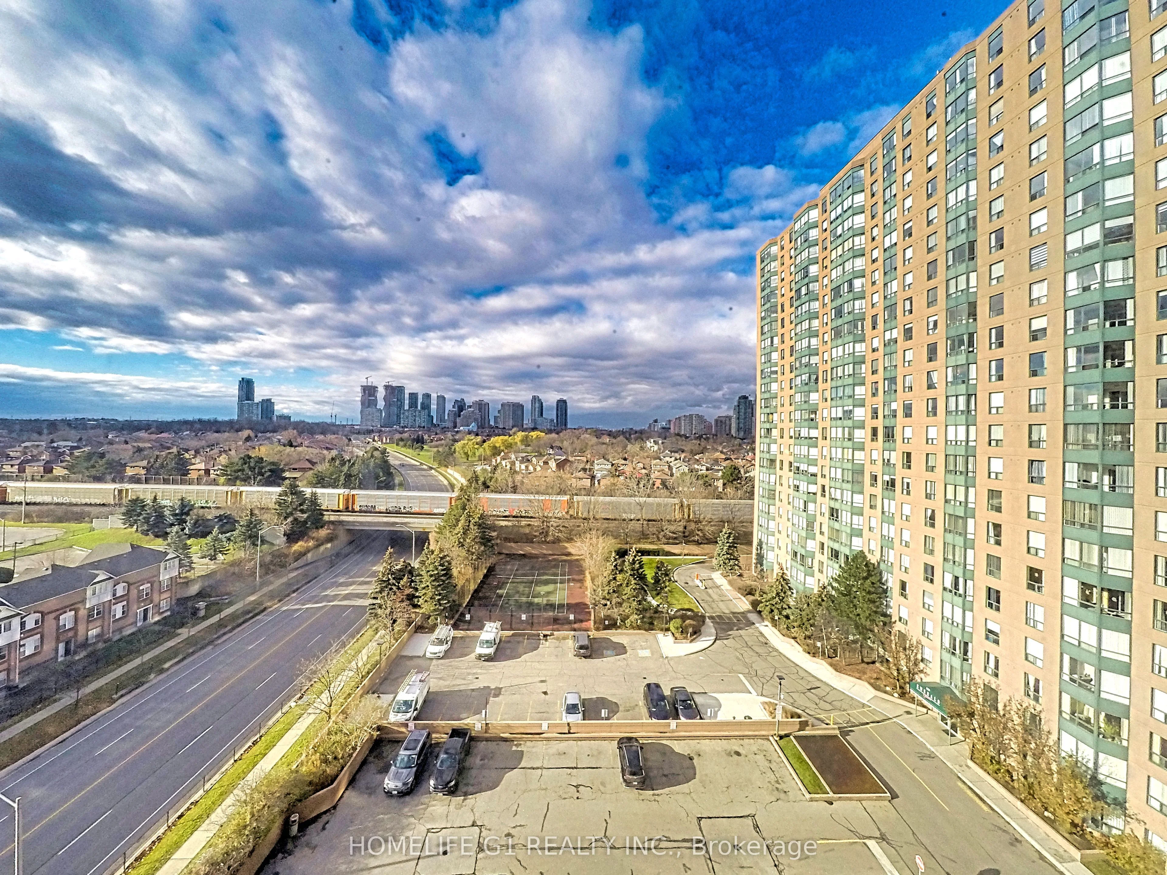 155 Hillcrest Avenue 1011, Mississauga, ON L5B 3Z2