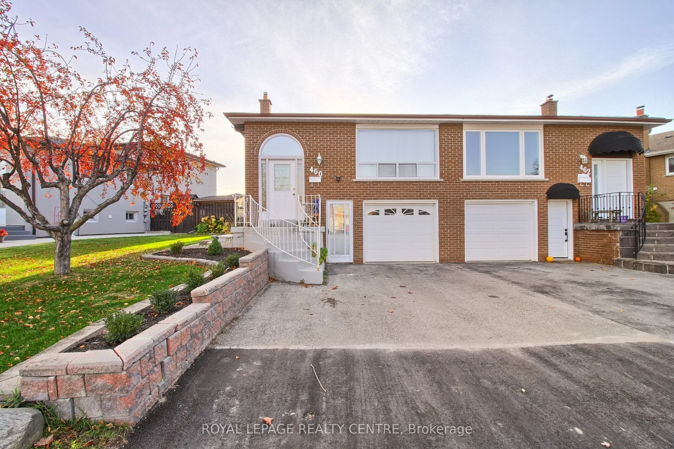 460 Fergo Avenue N, Mississauga, ON L5B 2J3