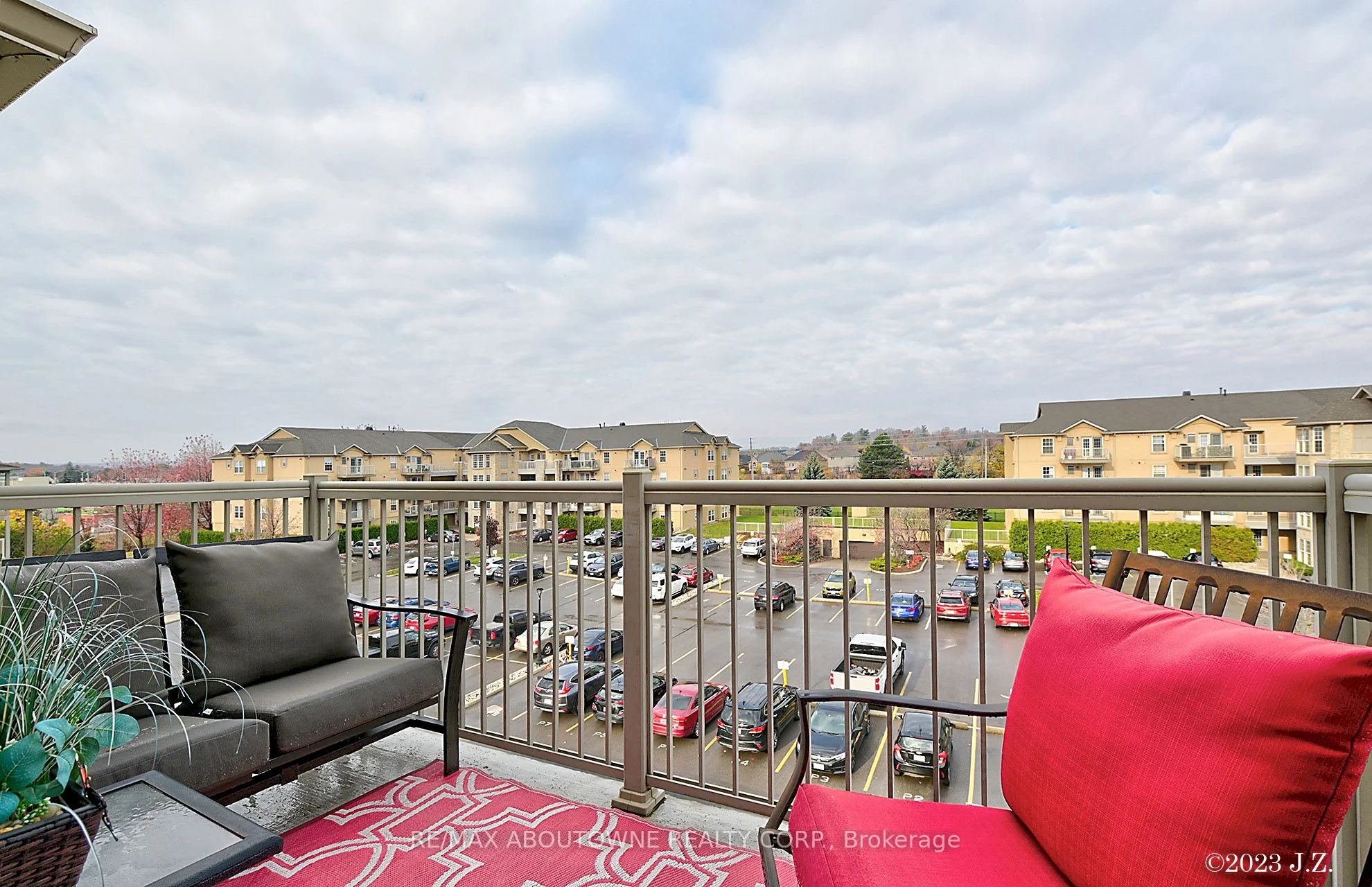 1460 Bishops Gate 402, Oakville, ON L6M 4N5