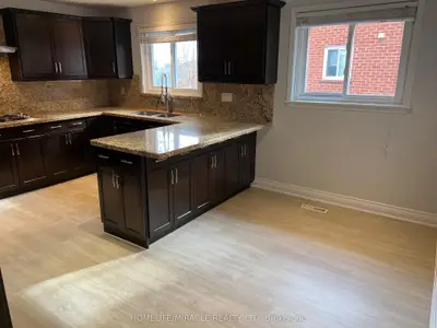 4289 Creeks End, Mississauga, ON L4Z 1L6