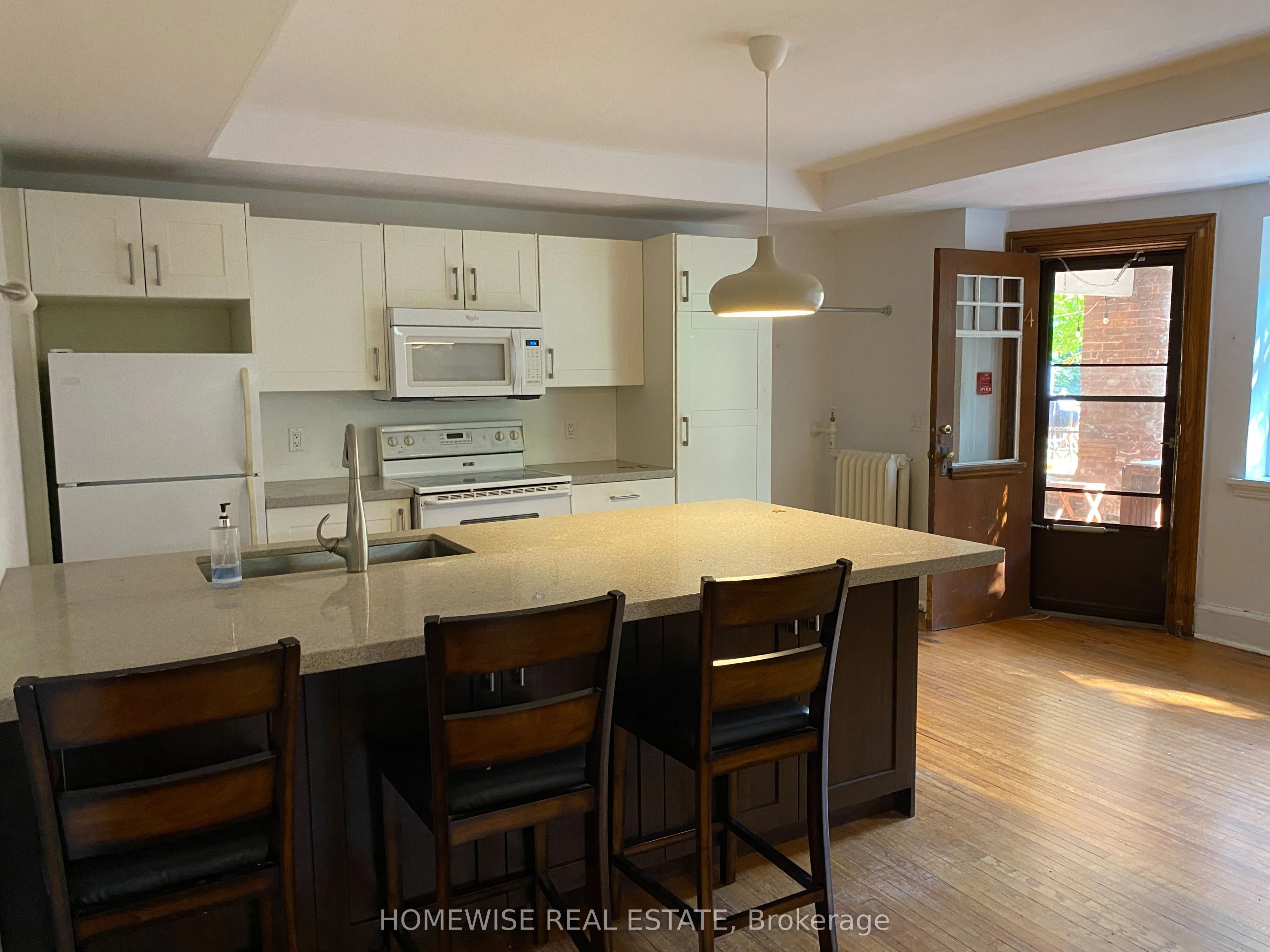 51 Indian Grove 4, Toronto W01, ON M6R 2Y1