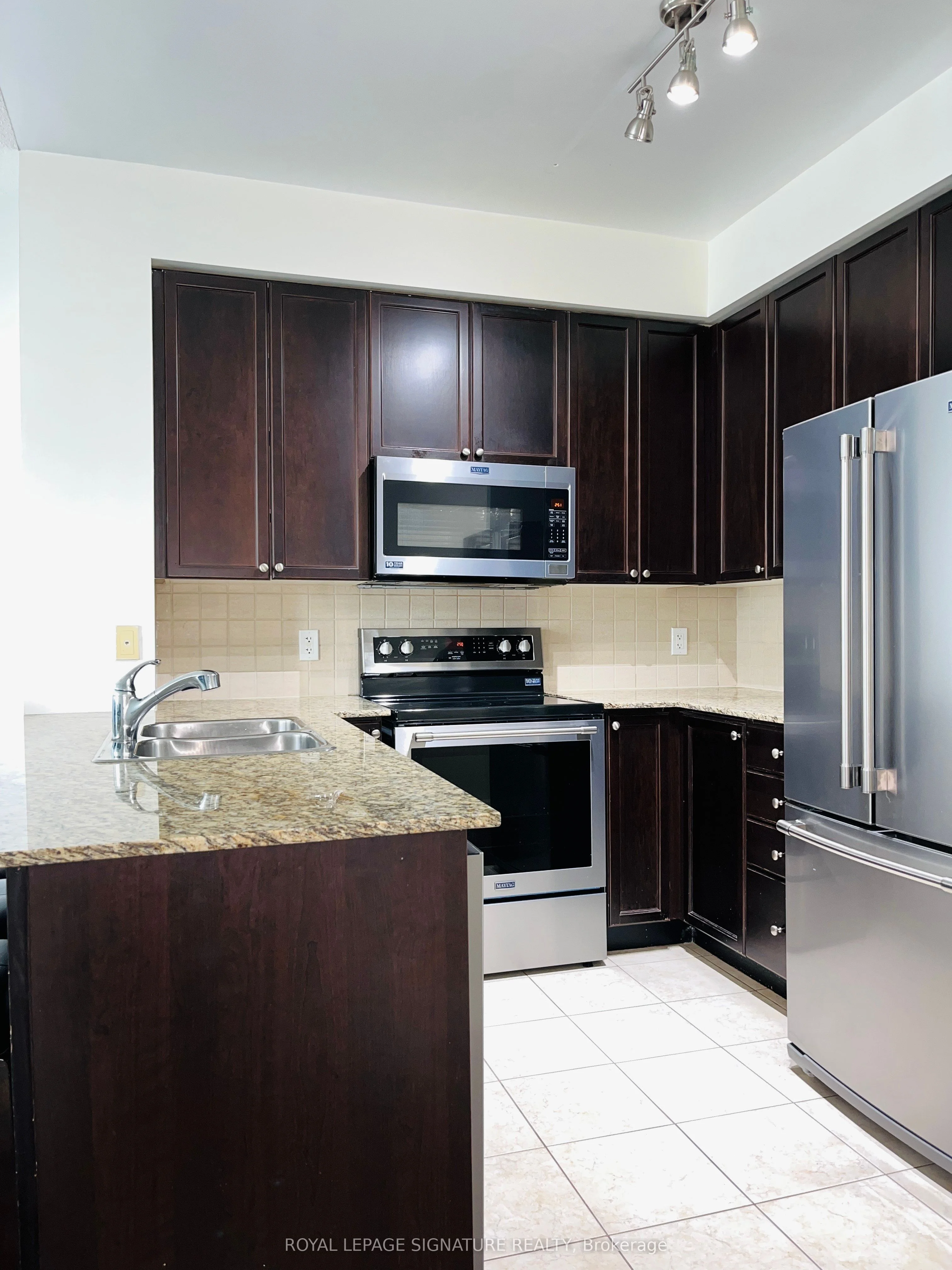 225 Webb Drive W 409, Mississauga, ON L5B 4P2