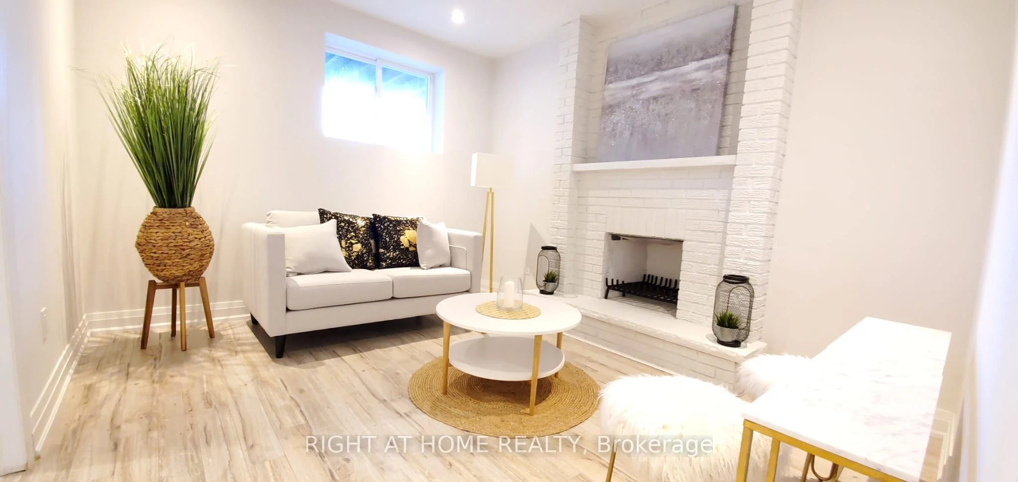 4137 Perivale Road Road Main Lo, Mississauga, ON L5C 3M7