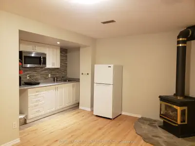 1132 Queen Street W Bsmt, Mississauga, On L5h 4k2