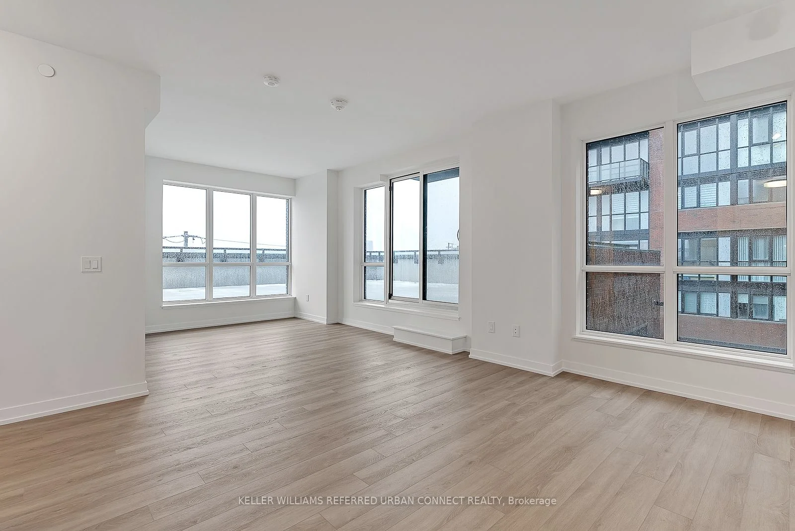 2300 St. Clair Avenue W 419, Toronto W02, On M6n 1k8