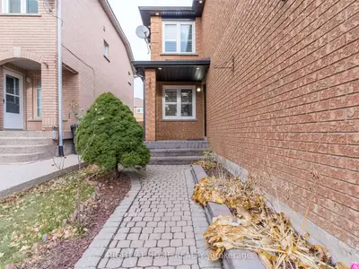 7027 Dunrobin Way Way E, Mississauga, ON L5N 6Y4