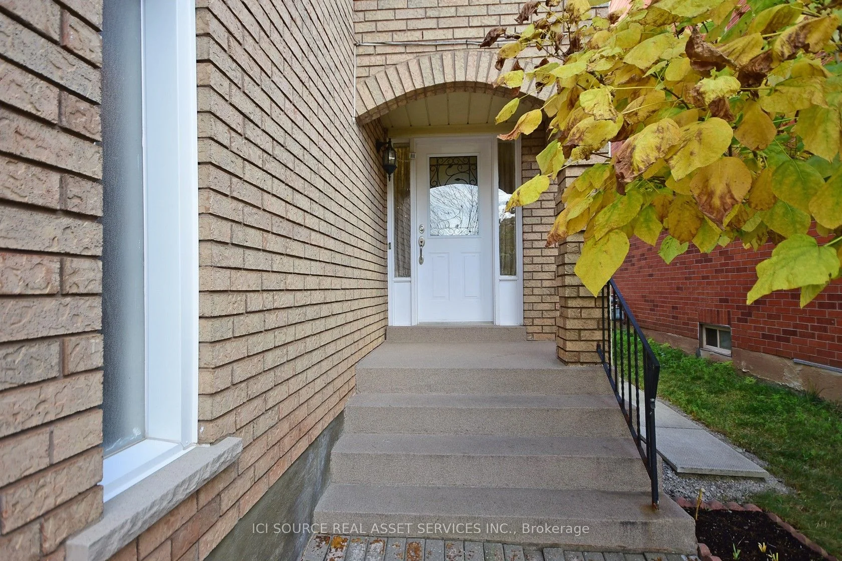 5720 Tayside Crescent Upper, Mississauga, ON L5M 5J4