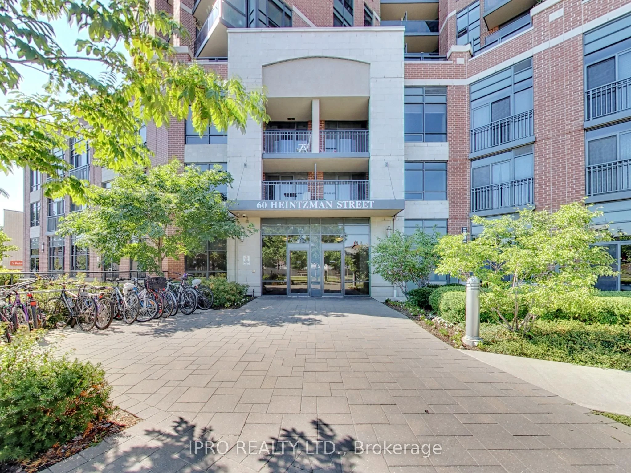 60 Heintzman Street 1613, Toronto W02, ON M6P 5A1