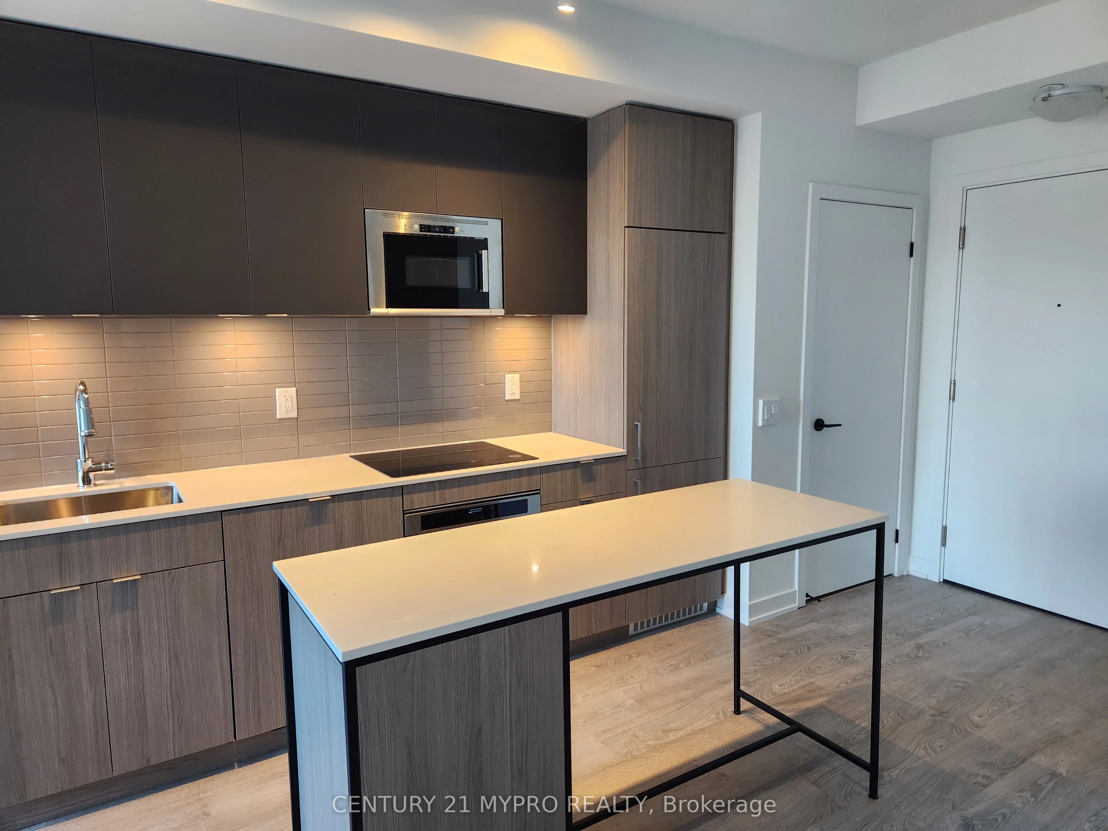 215 Lakeshore Road W 438, Mississauga, ON L5H 1G5