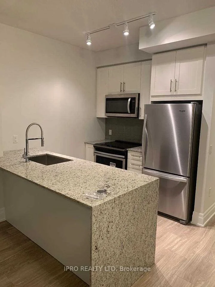4085 Parkside Village Drive 2210, Mississauga, ON L5B 0K9
