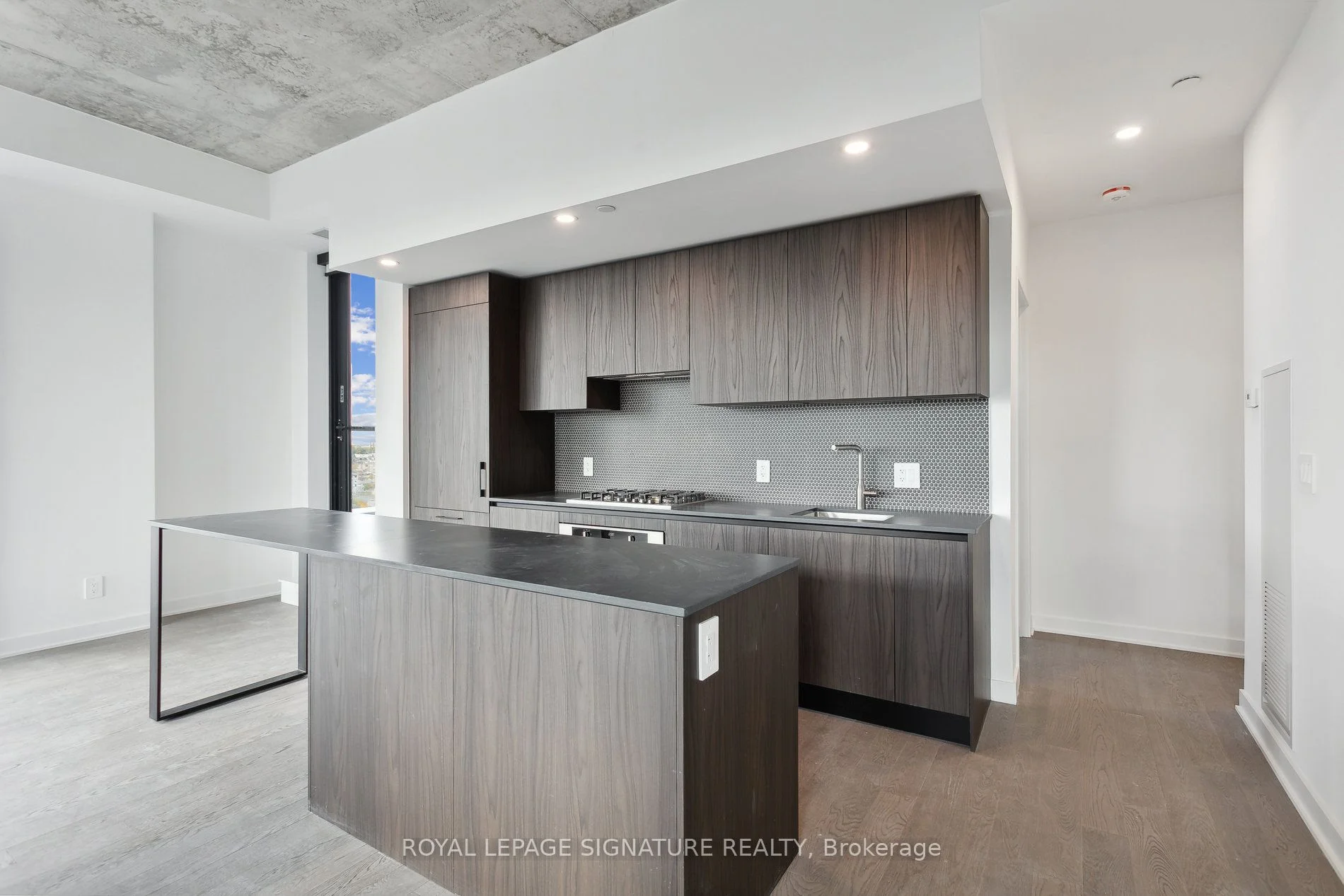 2720 Dundas Street W 805, Toronto W02, ON M6P 0C3