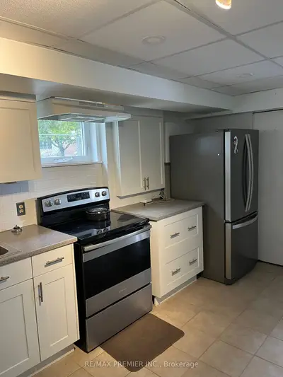 447 Fendalton Street Lower, Mississauga, ON L5B 2L8
