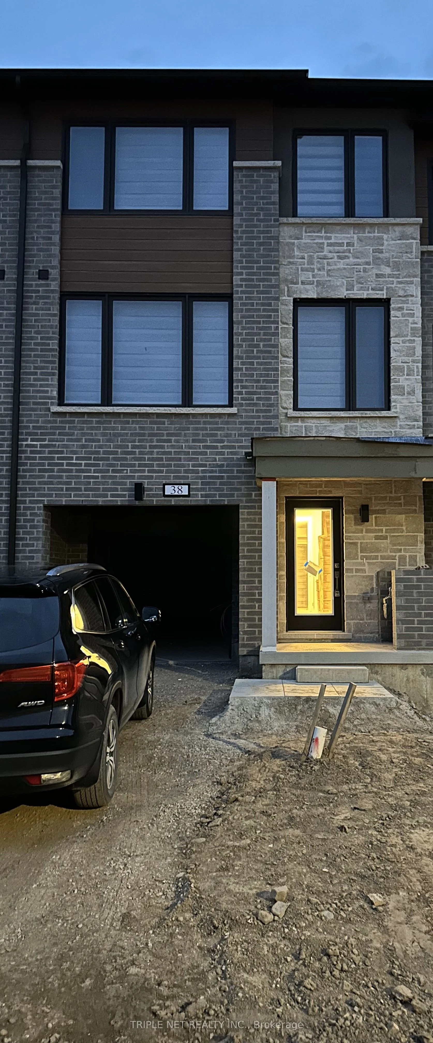38 Humberstone Drive, Halton Hills, ON L7G 0P5